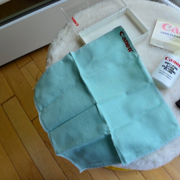 Canon Camera And Lens Cleaning Kit - Picture 10 of 10